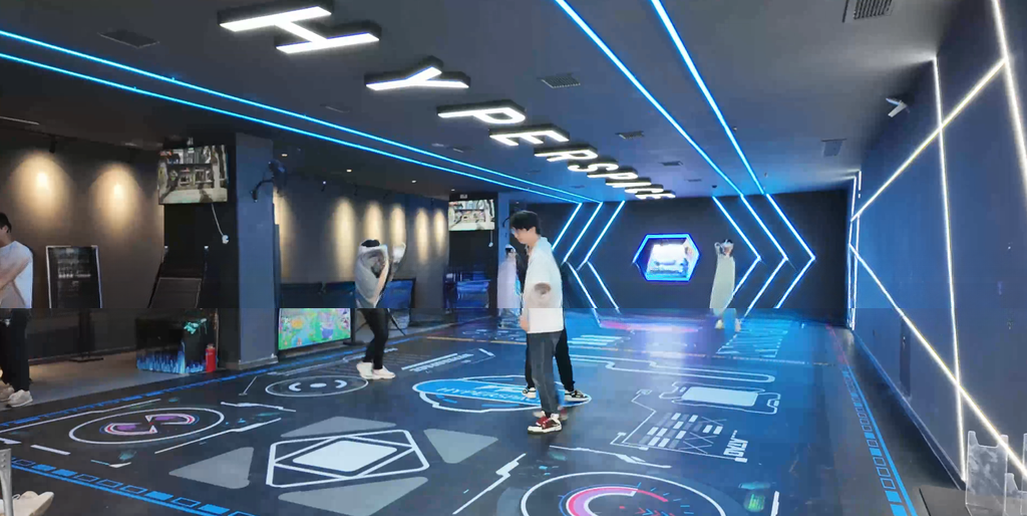 Big Space VR Shooting Games Multiplayer 9D 4 Player VR Simulator Machine