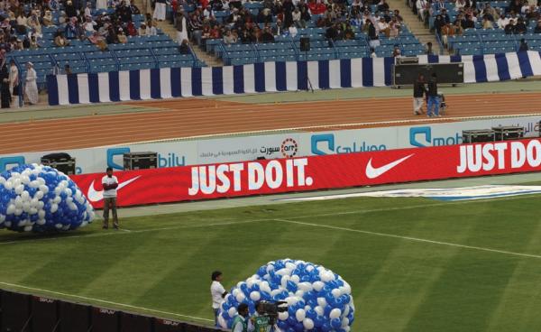 IP65 Grade Stadium LED Display 5000 1 Contrast Ratio 60Hz Frame Rate for Optimal