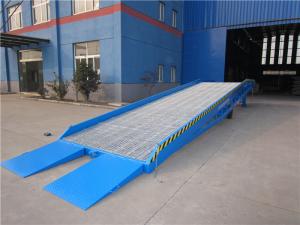 China Adjustable Loading Dock Ramp Mobile Loading Ramp With Manual Hydraulic Pump on sale