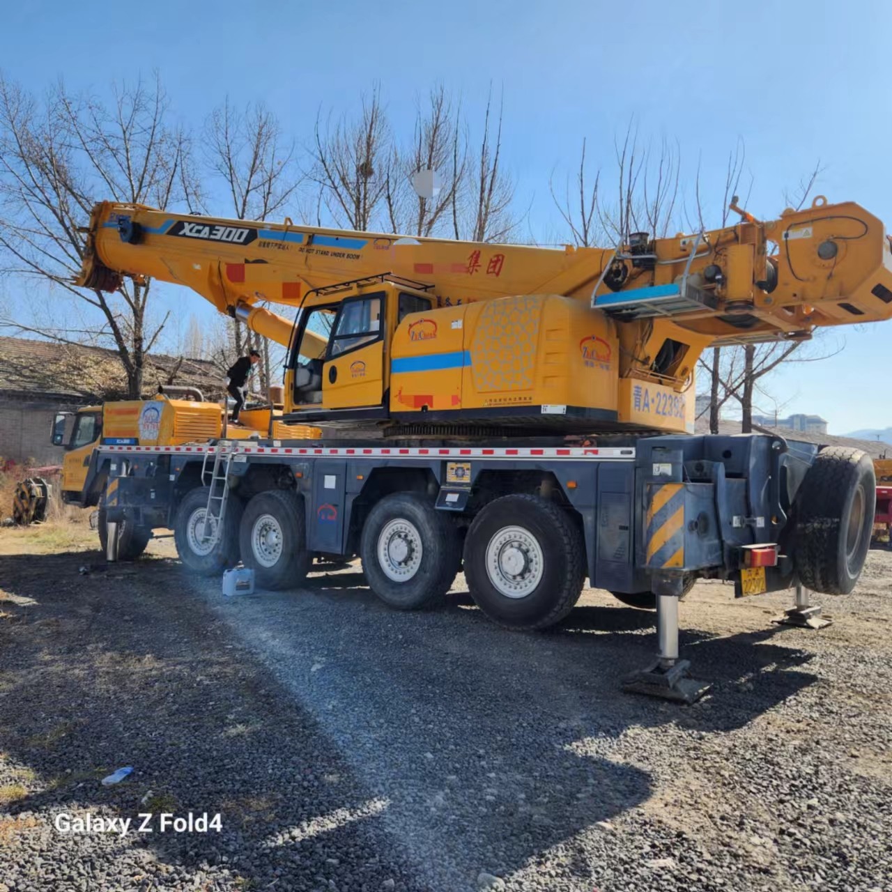 Sale Zoomlion XCA220 220 Ton Mobile Truck Crane 6-Section Boom Used 2012 Location