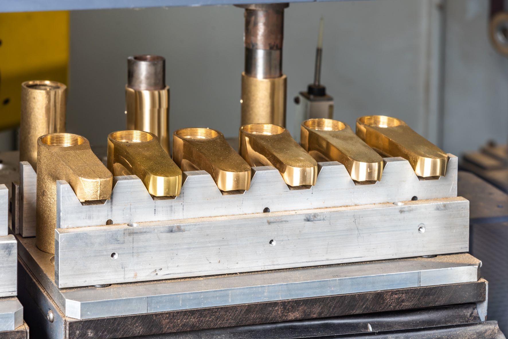 2 Grinding Machines Deburring Function Robotic Polishing Machine for Smooth Finishing