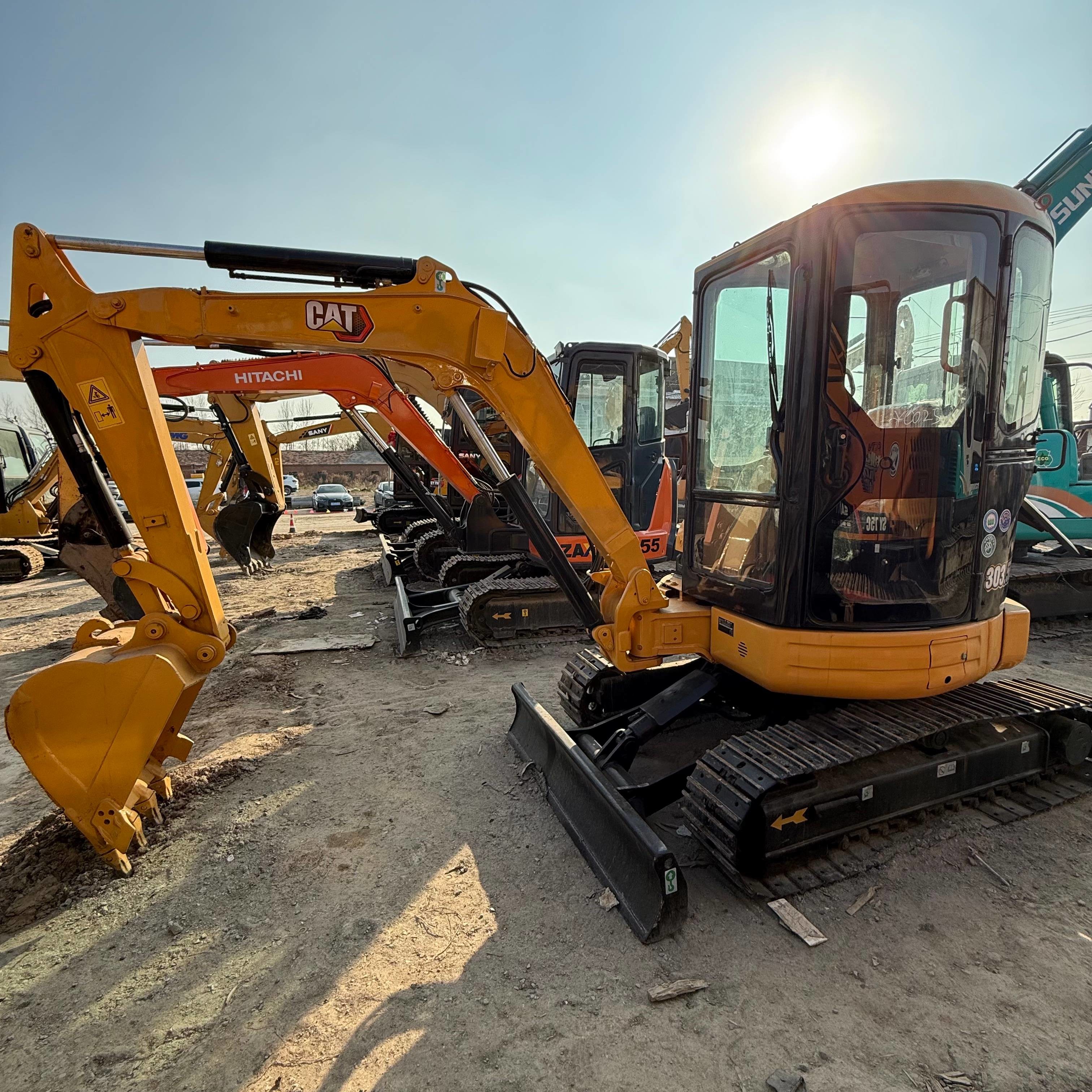 Mini Caterpillar 303.5 Used CAT 3ton Excavators Track Diggers With Side Swing Boom