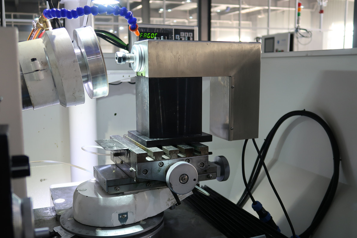 SMC Pneumatic PCD Grinder With FAGOR Linear Grating LCD Monitor
