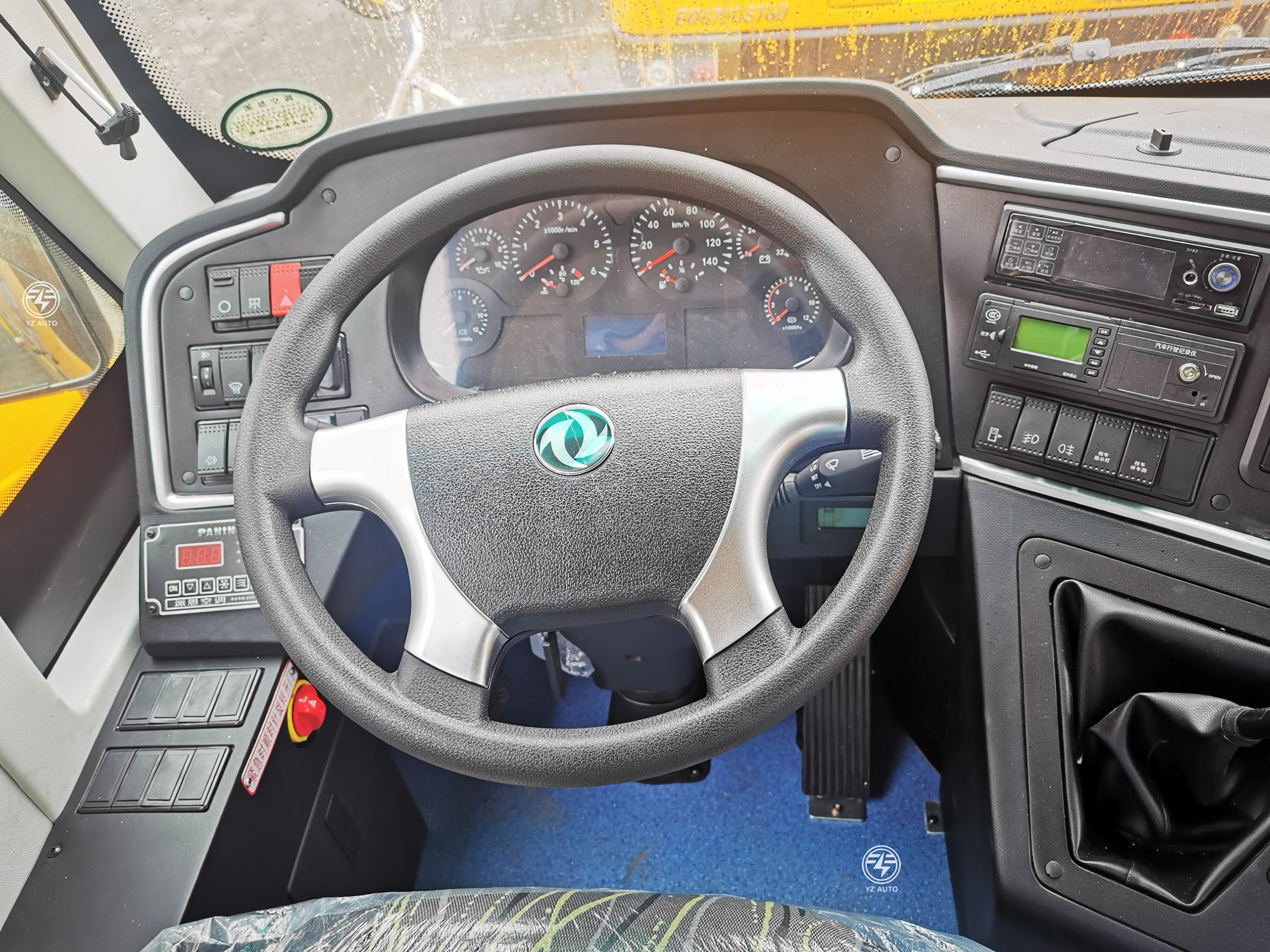 135L Oil Tank Volume Customized Model Dongfeng 24-42seats Hubei 80 Used Cars in Japan