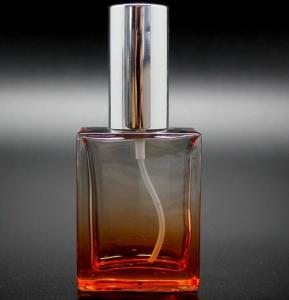 China 30ml Clear Vintage Glass Perfume Bottles Spray Bottle Makeup Packaging OEM on sale