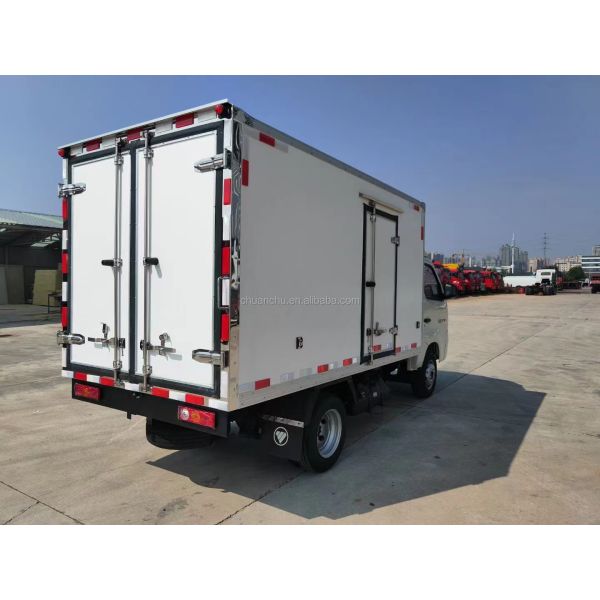 1.5 Ton Refrigerated Van Truck For Meat Refrigeration Transportation