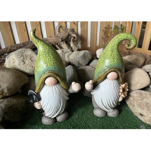 Custom Gnome Magnesium Oxide Garden Statue Rustproof With Green Dots Hat