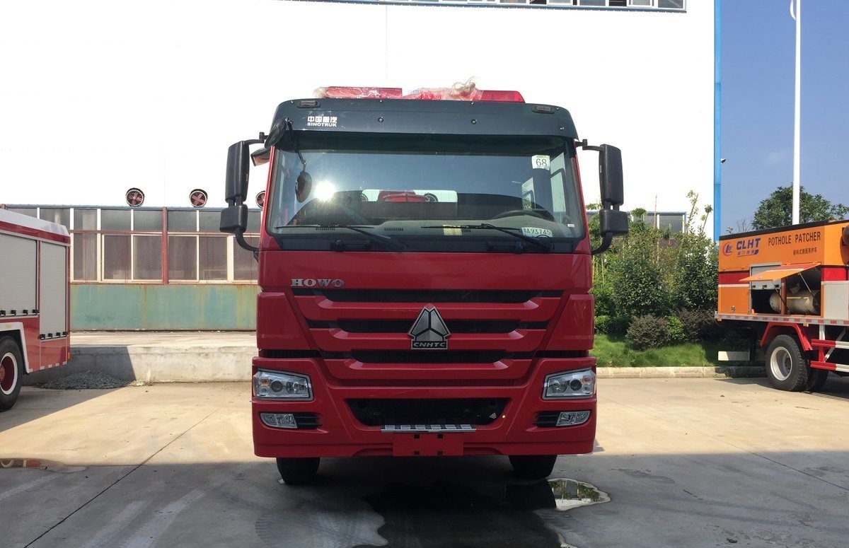 Brand New Heavy Duty 4X2 8000L Water Foam Fire Engine Powder Combined Fire Engine Rescue