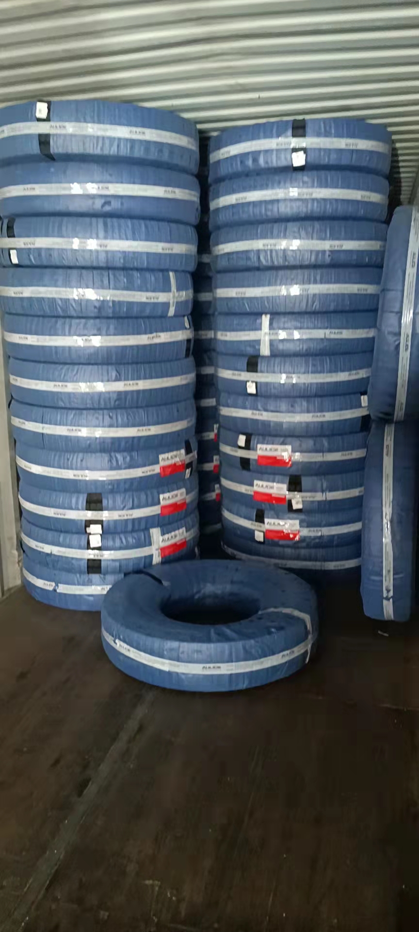 8.25 R16LT Heavy Duty Truck Tyres Overloading Long Mileage Type Radial Truck Tyre Deep Groove Truck Tires AR565