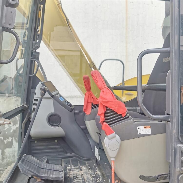 Good Health Komatsu PC70 Excavator 7 Ton Used from Japan Original with 34.5 KW Power