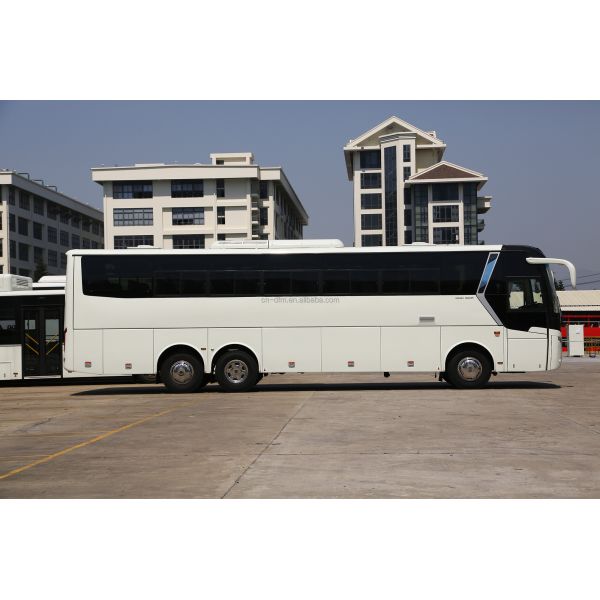 s Refurbished 57 Seats Coach Used Buses with 6 8L Engine Capacity and G.V.W of 15000kg