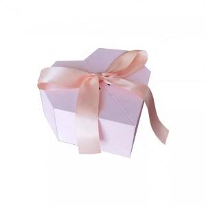 China FSC Custom Gift Packaging Heart Shape Gift Box for Women Birthday on sale