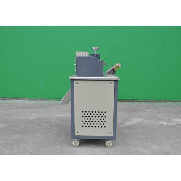 Stable Plastic Cutting Machine Custom Voltage 150kg/H Max Output Adjustable Speed