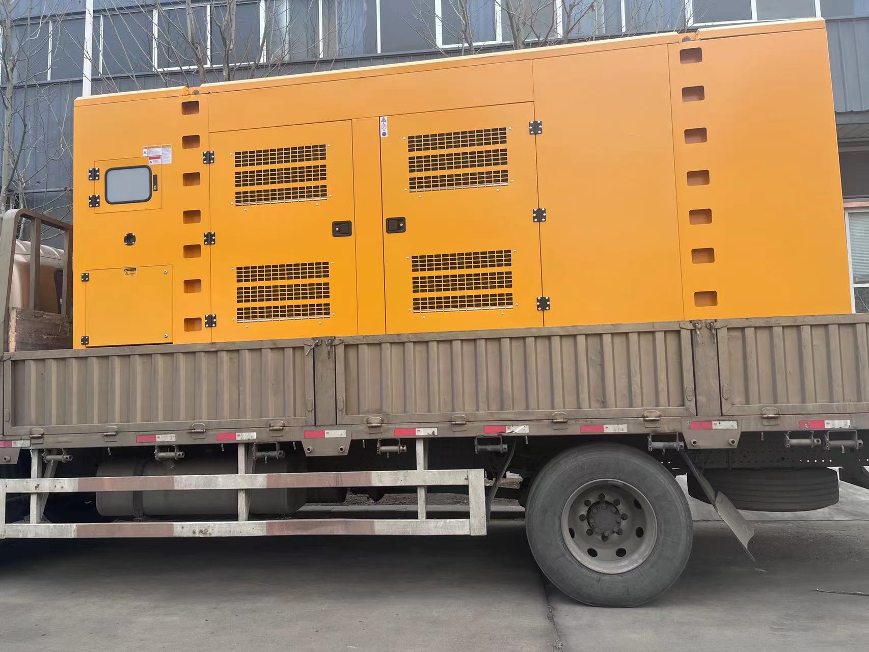Water Cooling System 300KW Yuchai Diesel Generator Set for Silent Box Backup Power