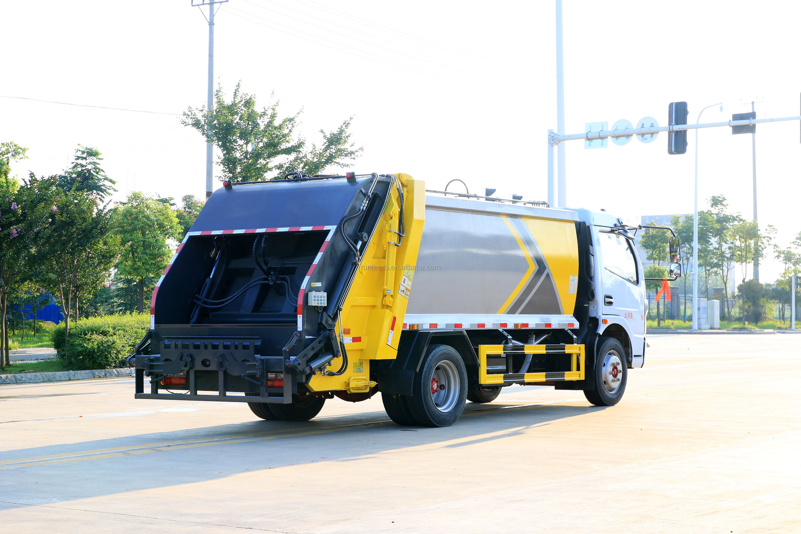Hot Sale 3ton 5ton Compression Type Dongfeng Garbage Truck Compactor
