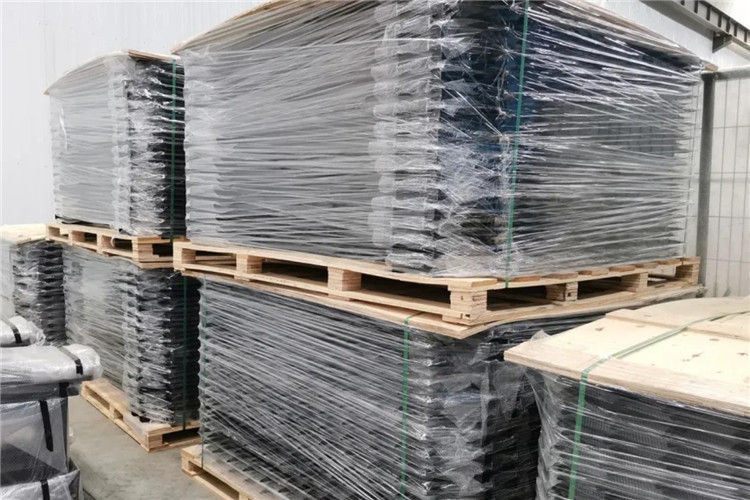Flat Top Tubular Steel Fence Panels 100mm Picket Distance Square Pipe Horizontal Rail