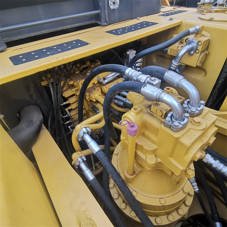 Good Condition PC450LC-8 Excavator from Japan with Shipping Size of 12040x3580x3660mm