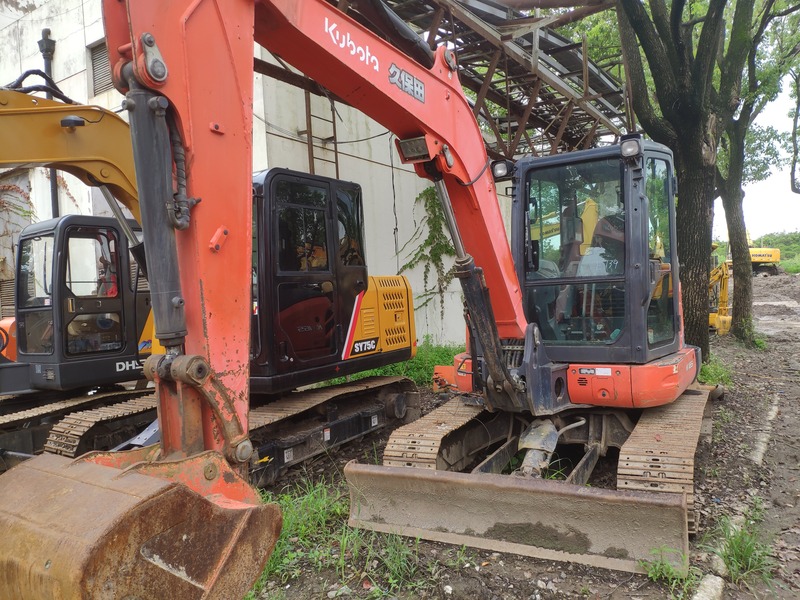 Blue Kubota 3 Ton Excavator 0.22m#194 Bucket Capacity 6000 KG Machine Weight