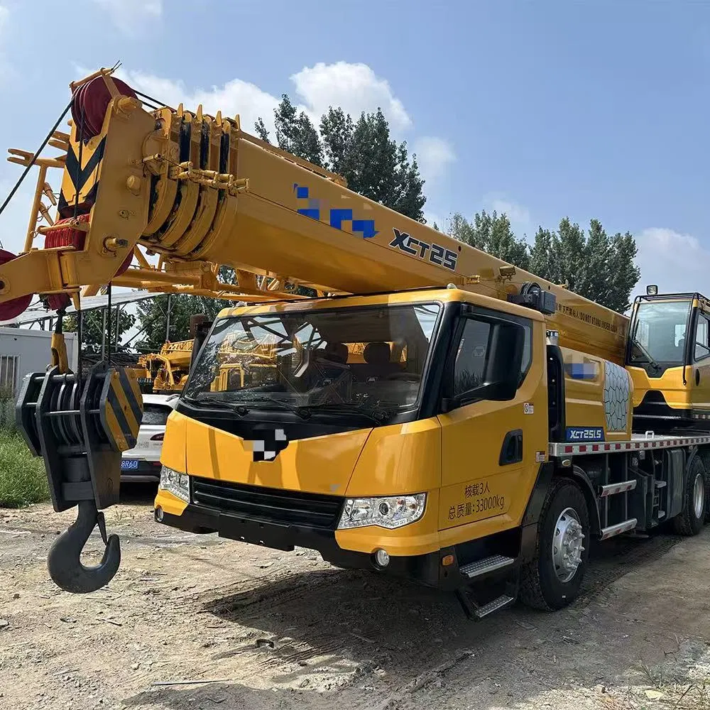Chinese Factory 25ton Truck Crane Xct25 with Spare Parts Good Quality Crane