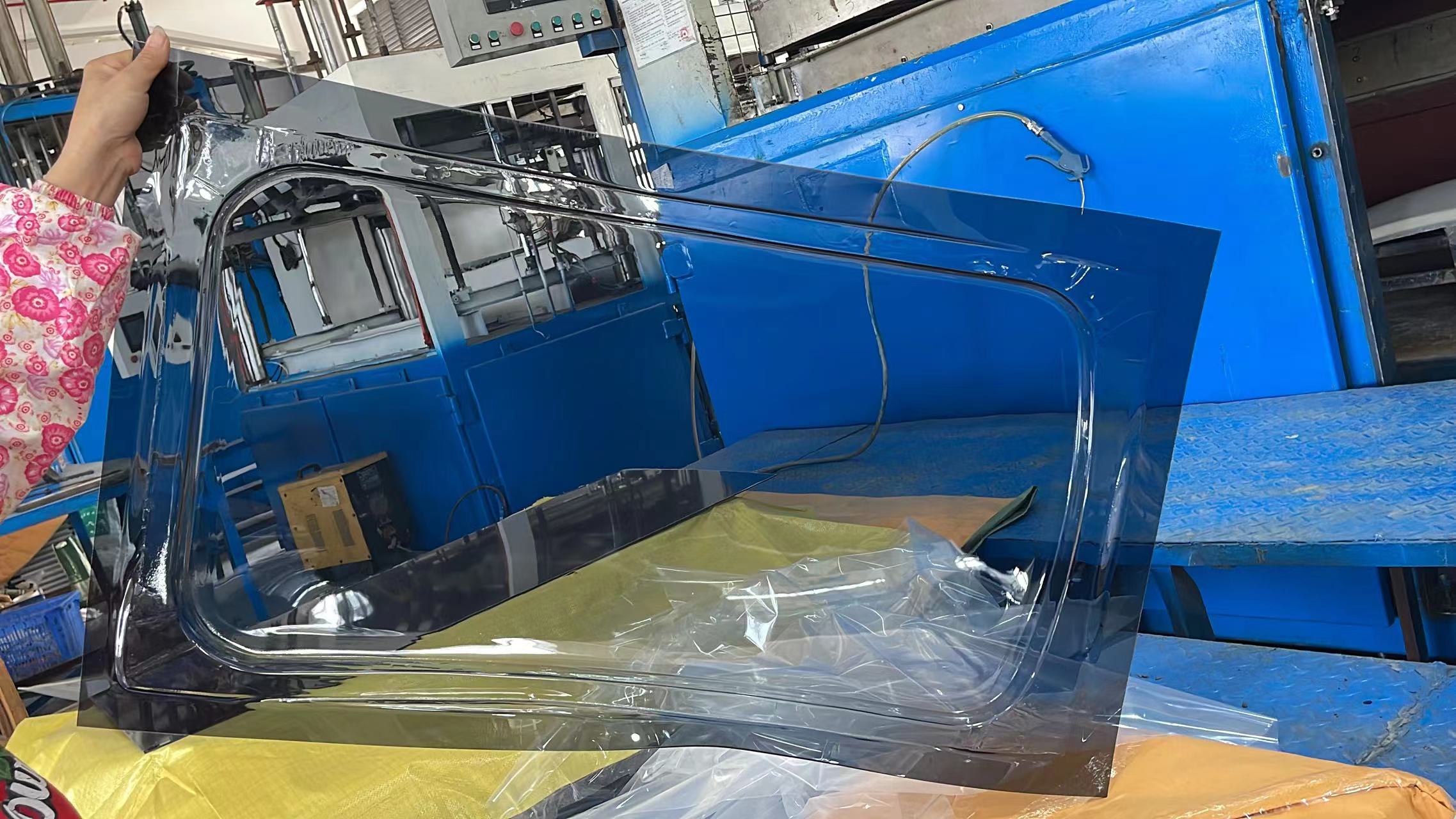Large Vacuum Formed Water Tank made of Polycarbonate Material with Customized Logo Acceptable