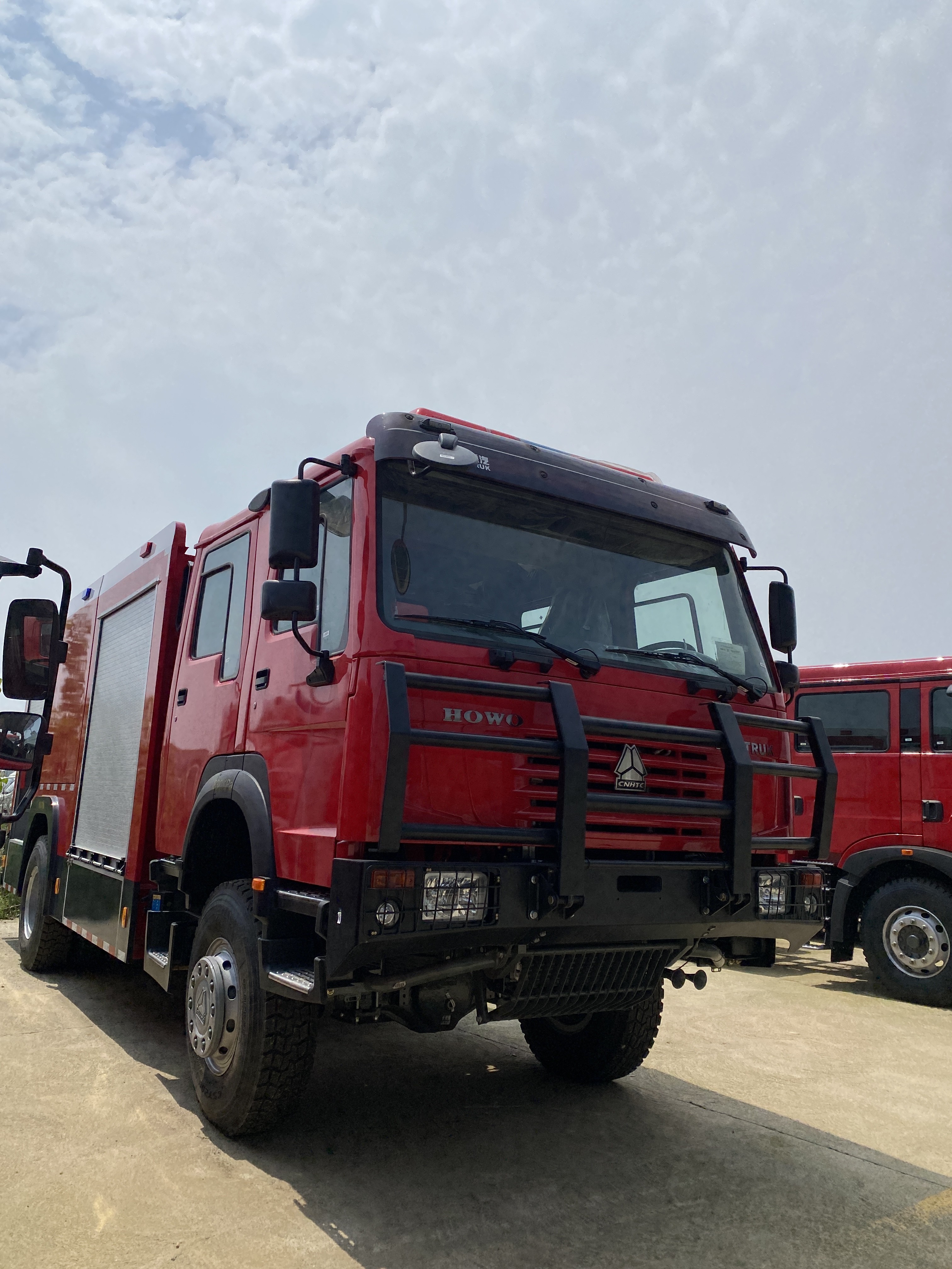 Howo Chassis New Water And Foam Tank Fire Vehicle Fire Engine Fire Fighting Truck For Sale