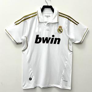 China Custom Retro Soccer Jerseys White Classic Football Shirt Wear Men'S on sale