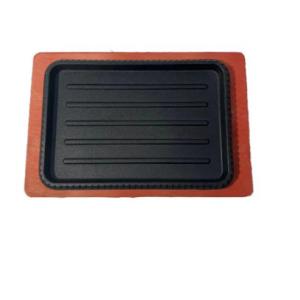 China Manufacturers Cookware Bbq Griddle Plate Cast Iron Square Grill With Wooden Base on sale