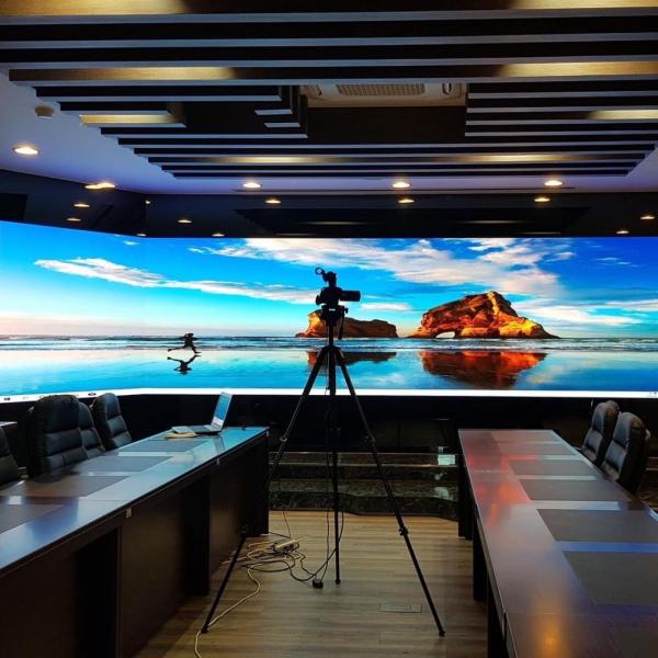Magnetic P2.5 1000cd/m2 Wall Mounted LED Display 800W/m2
