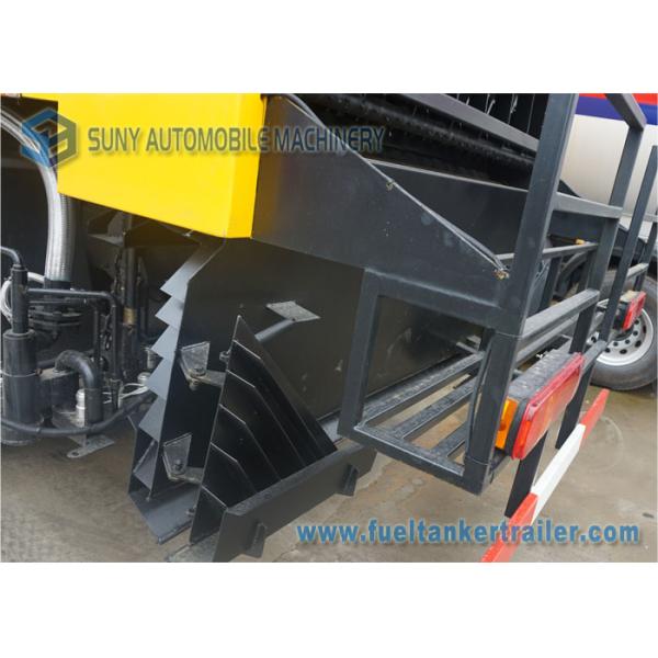 HOWO Road Synchronous Chip Sealer 6000L With ZZ1257M4641W Chassis