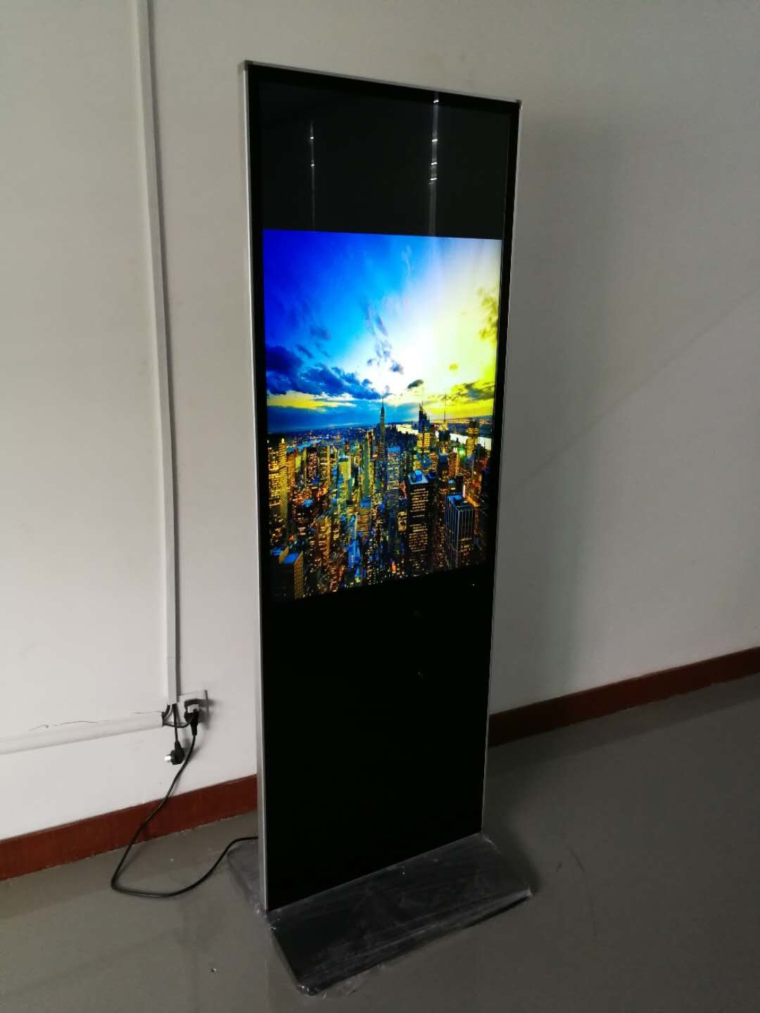 Quality 400cd/M2 43 Inch Standing LCD Advertising Display wholesale