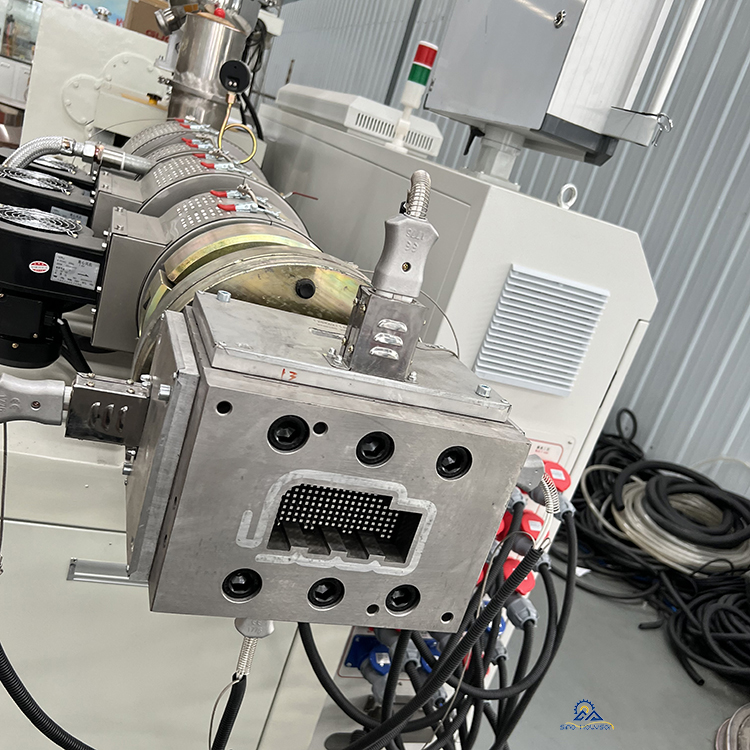 38CrMoALA Screw Material WPC Solid Door Frame Extrusion Line For Door Production