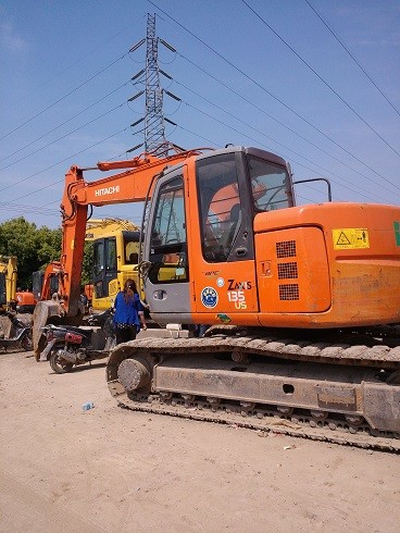 Quality Used Hitachi ZAX 135 Excavator for construction wholesale