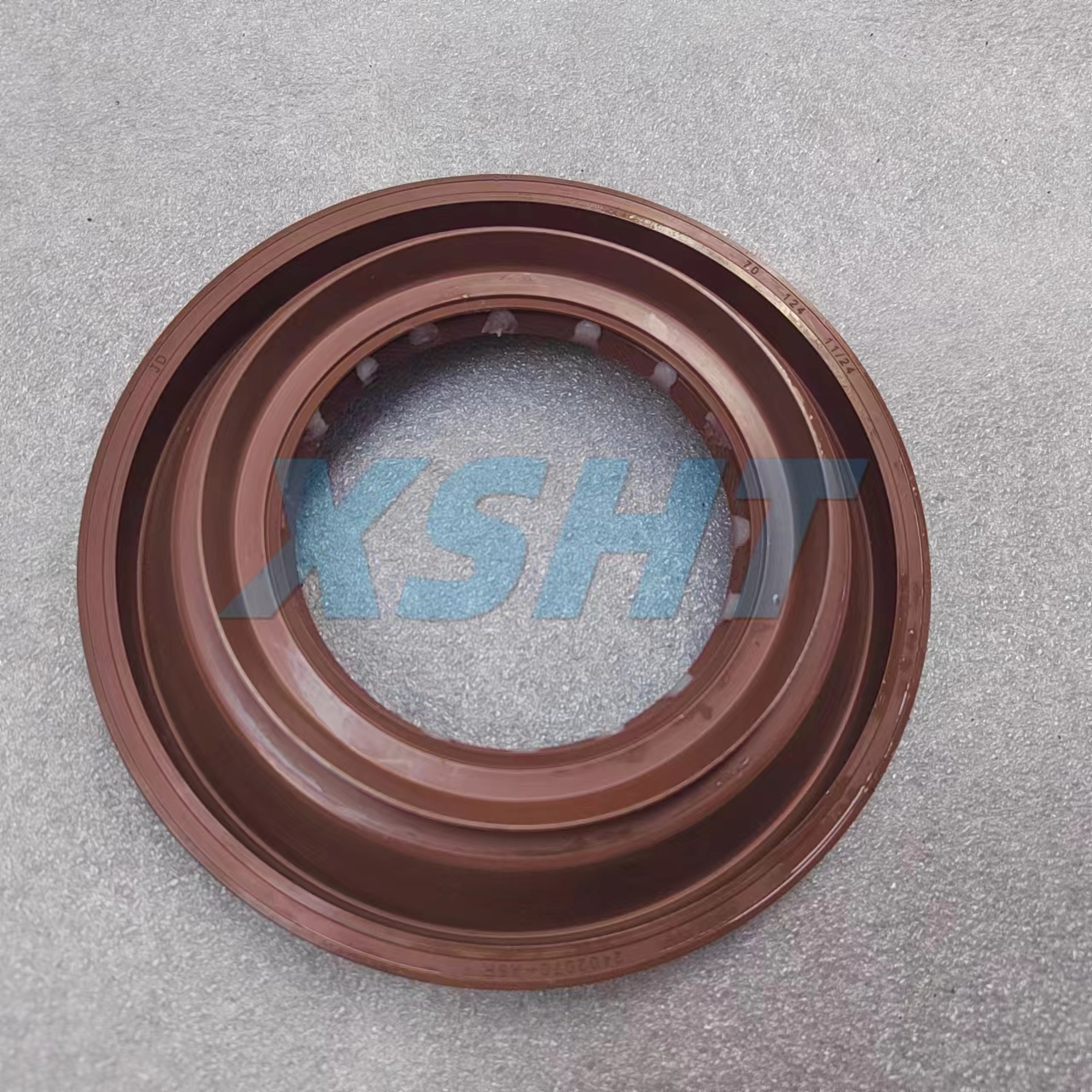 Repair or Replace Faw 378 Axle Differential Oil Seal 2402070-a6r for Universal Trucks