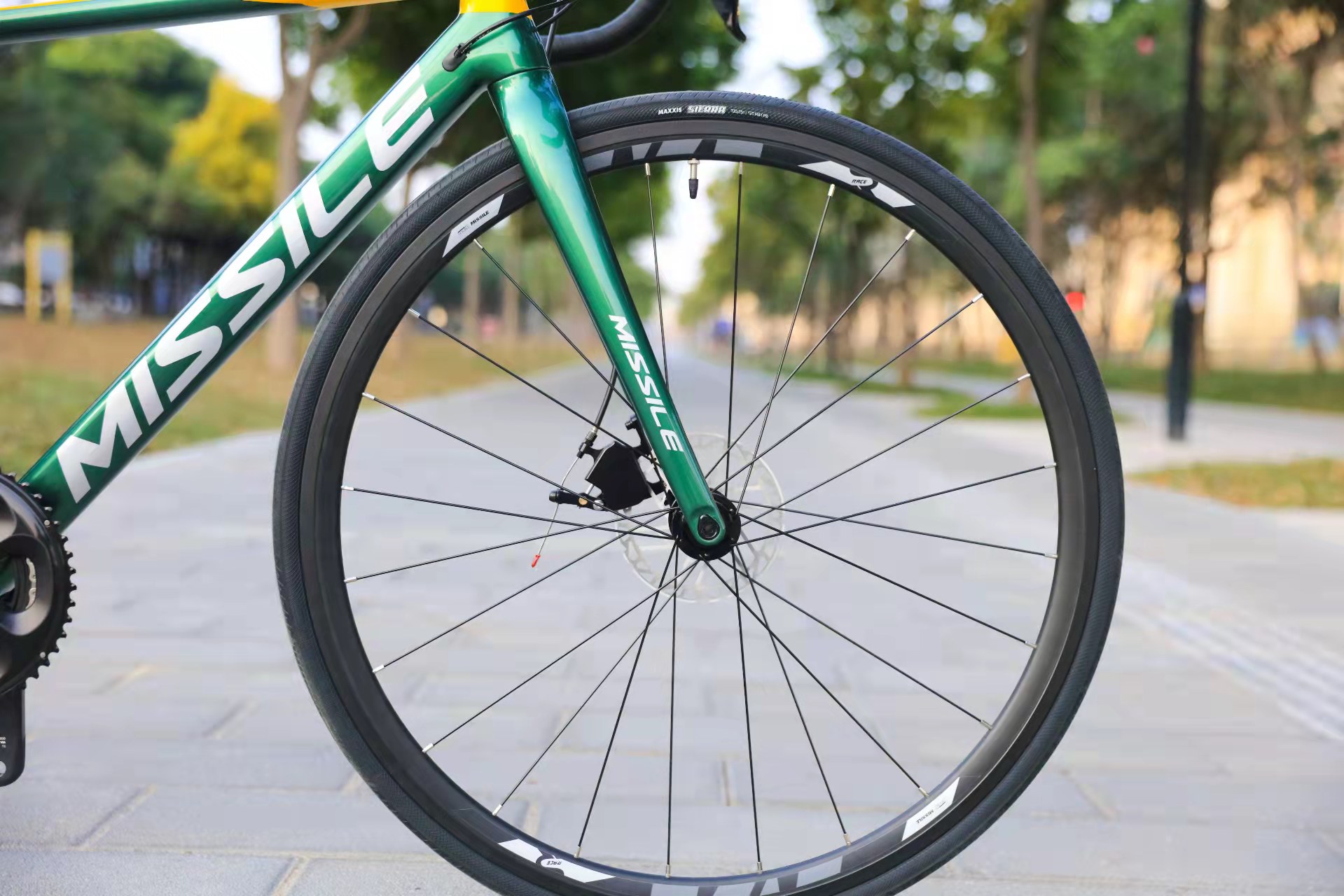 Carbon Roadbike Lightweight Disc Brake Bicycle 8.5 Kg Without Pedals With Carbon Frame