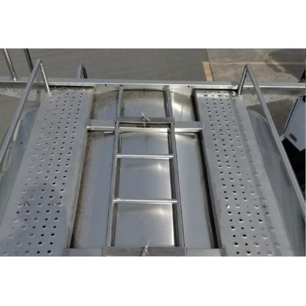 Cheapest 4*2 5000 Liters Milk Tanker Truck With Stainless Steel Material