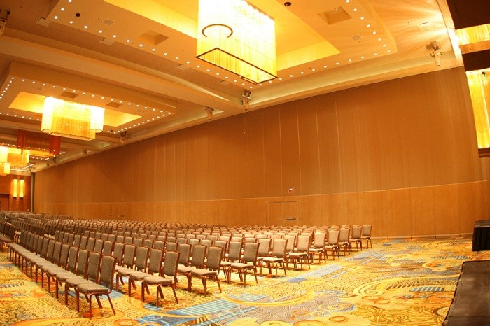 Commercial Furniture Folding Acoustic Sliding Partition Walls 85mm Thickness