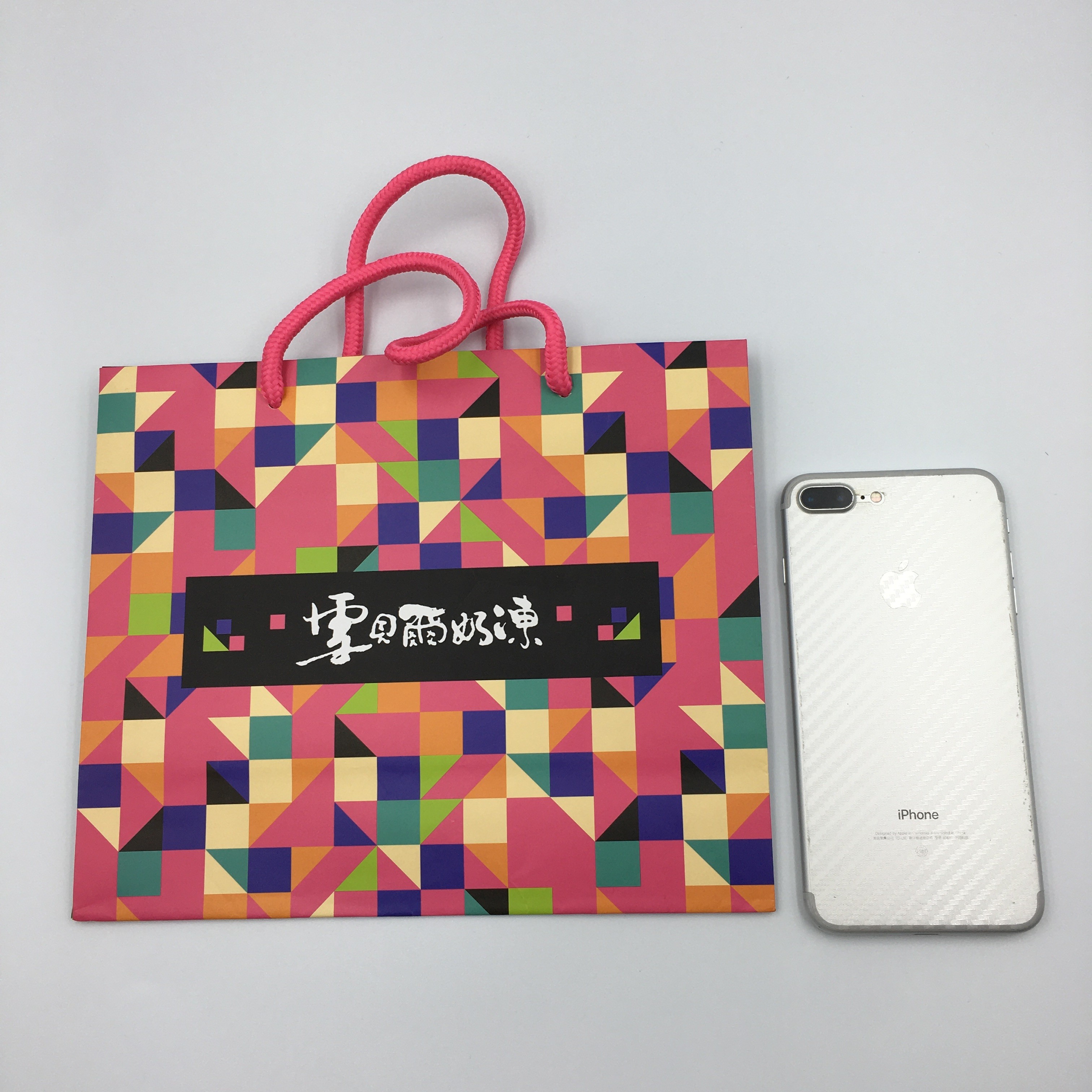 250g 4C Cute Craft Paper Gift Bag Flexo Custom Logo Print Fancy For Girls