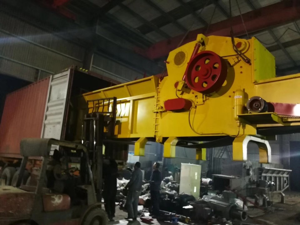 wood chipping machine/wood chipper shredder for sale, nail wooden pallet crusher shredder machine