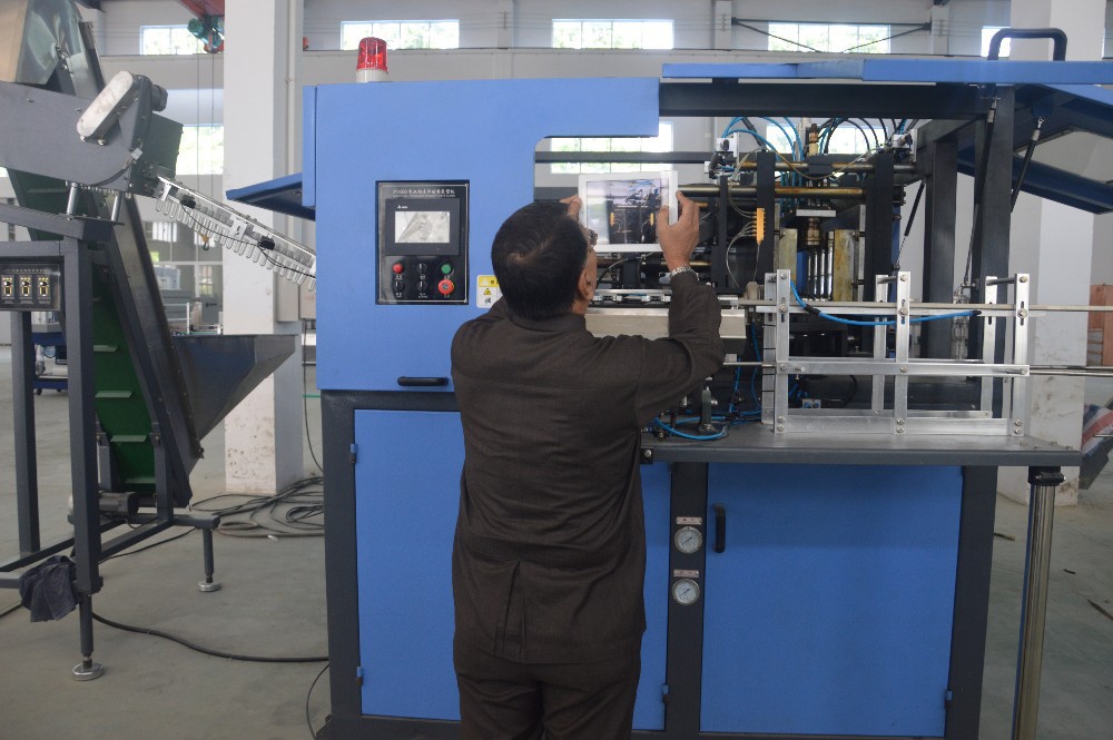 4000-4500 pcs Theoretical Output Four Cavity Spring Water Bottle Blow Molding Machine