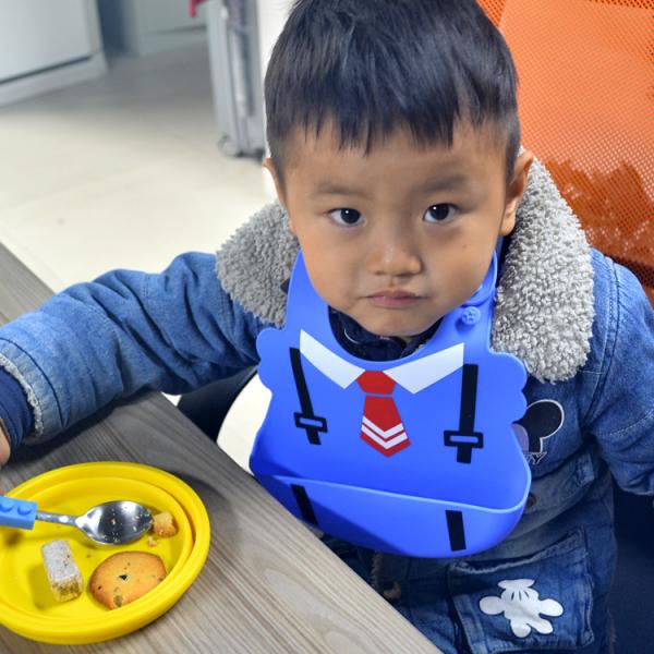 Customized Baby Silicone Bibs Food Grade Waterproof Toddlers BPA Free Bibs