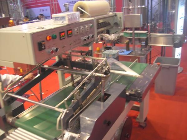 Cheap Environmental Shrink Film Automated Packaging Machine With Touch Screen for sale