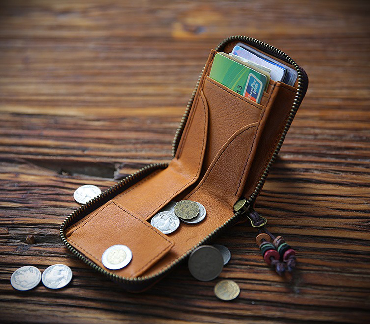 Men's Fashion Wallet Short and Zippered Handcrafted with Retro First-Layer Cowhide