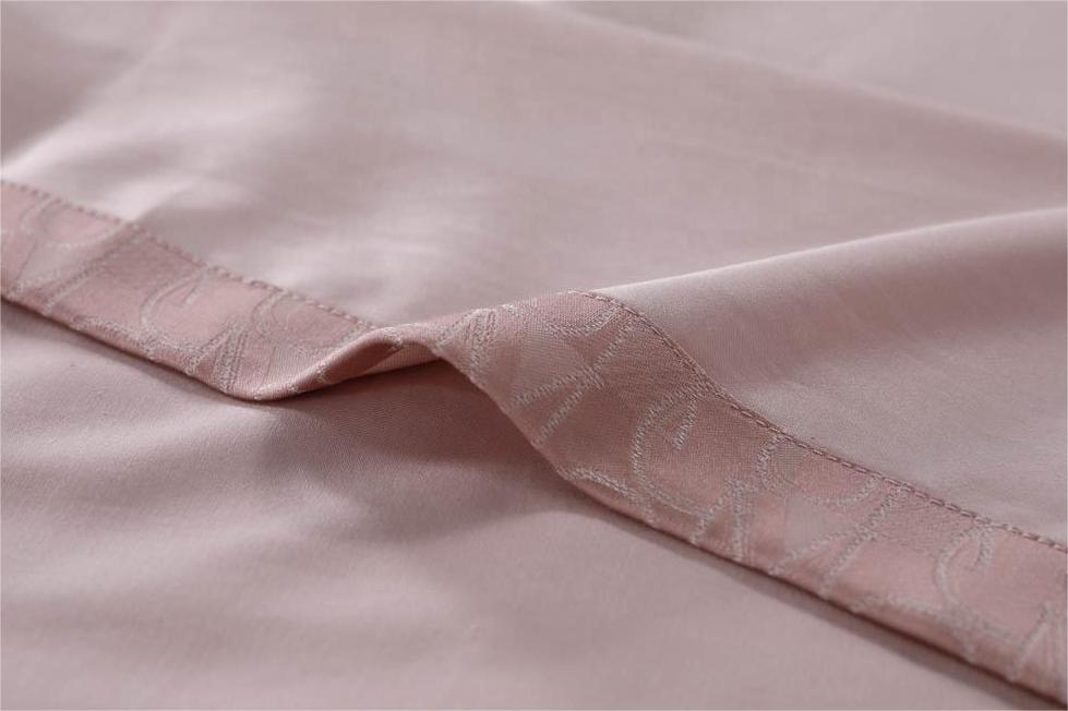 Customized Color 300tc Fabric 100% Pure Cotton Bedding Set for Luxury Hotel and Family