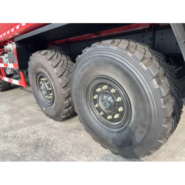 Dongfeng 30t Heavy Duty Sprinkler Truck 8X4 Industrial Water Tanker Agricultural Water Tanker
