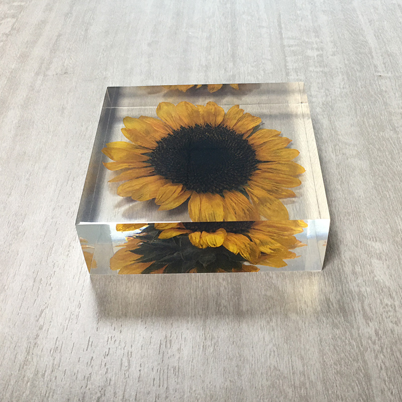 transparent cubic shaped resin paper weight with real dry flowers for home and office decor