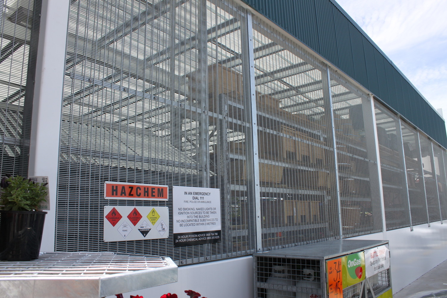 low price hot dipped galvanized prevent climb fence 358 anti climb fence