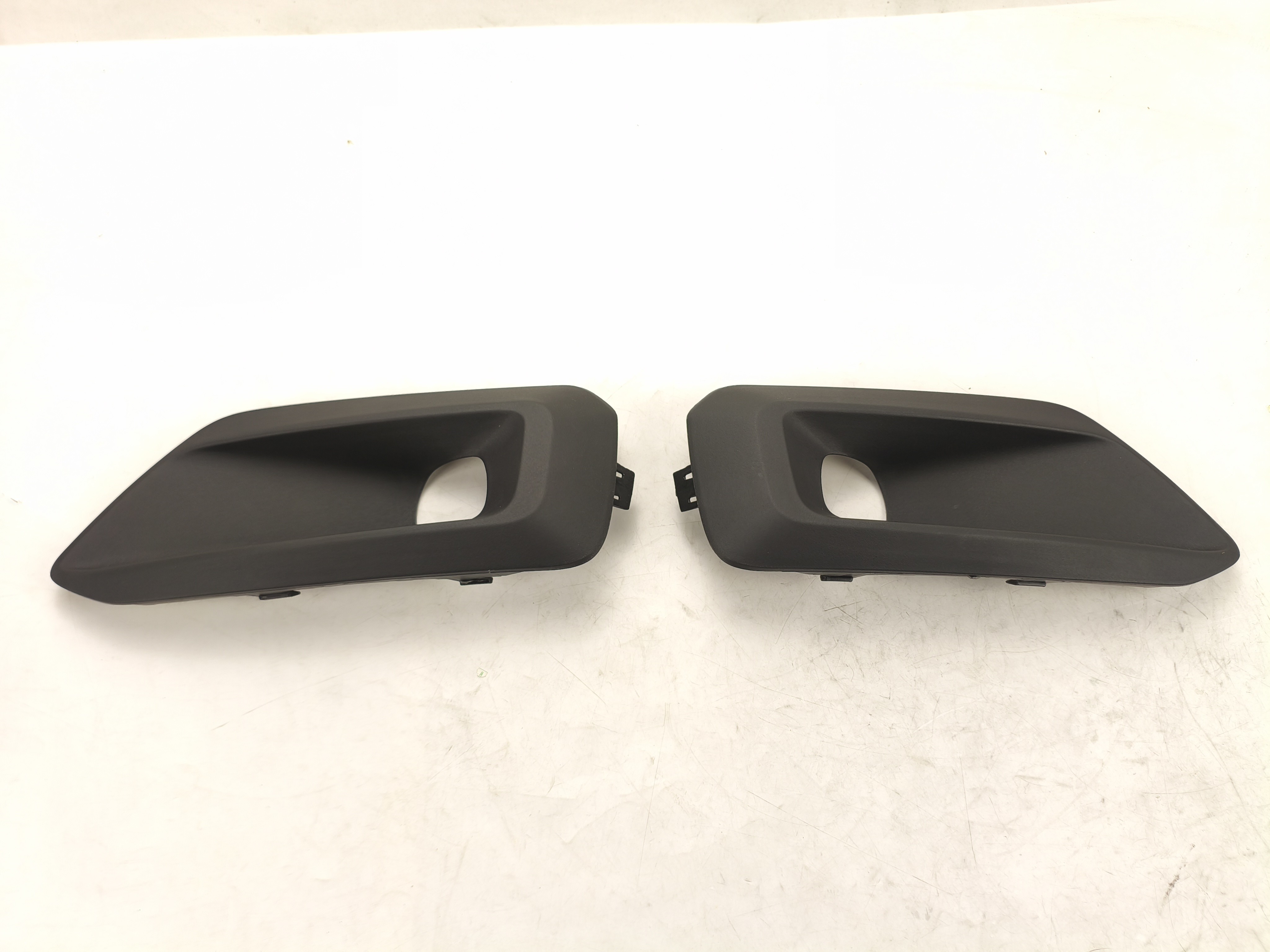 OE 31449343 31449344 Front Bumper Left / Right Fog Lamp Cover Left Fog Light Grille Cover For VOLVO