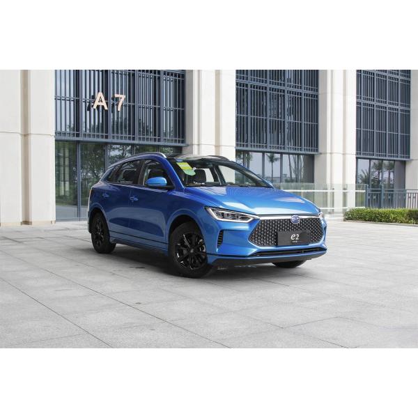 Red E2 Small BYD Sedan EV Four Wheel Drive Electric Cars 5 Seater