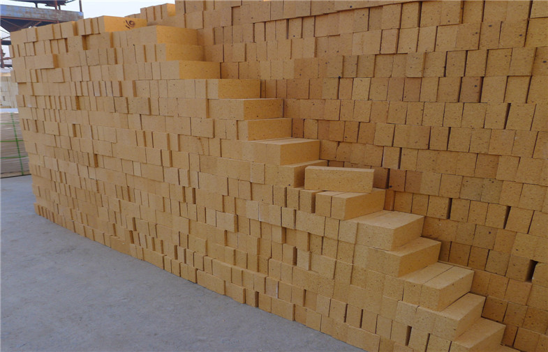 Customized Size Heat Resistant Bricks , High Alumina Fire Bricks Natural Yellow Color