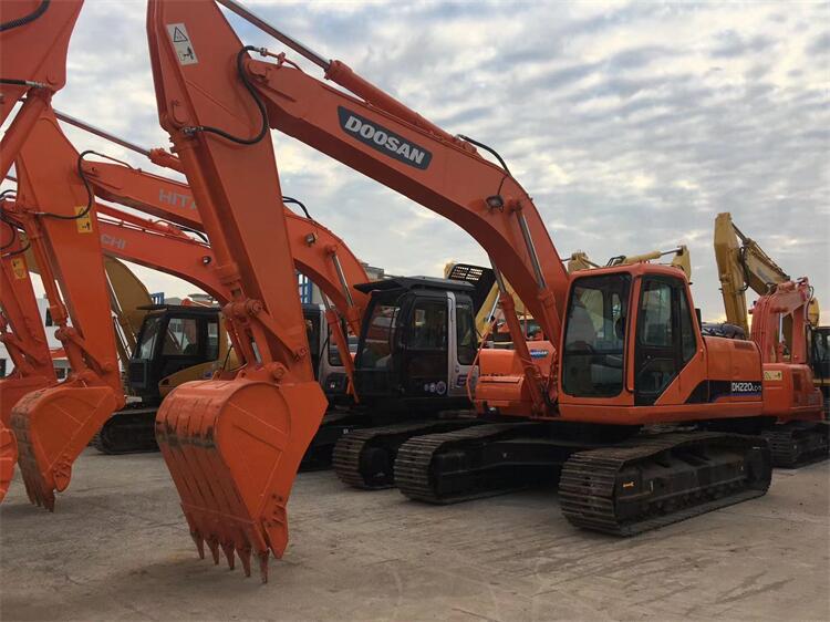 Used Doosan DH220LC-7 Crawler Excavator 21400KG Operating Weight 3.3 m Transport Width